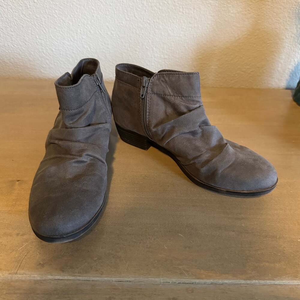 Riley Scrunch Ankle Bootie Grey Size 8
